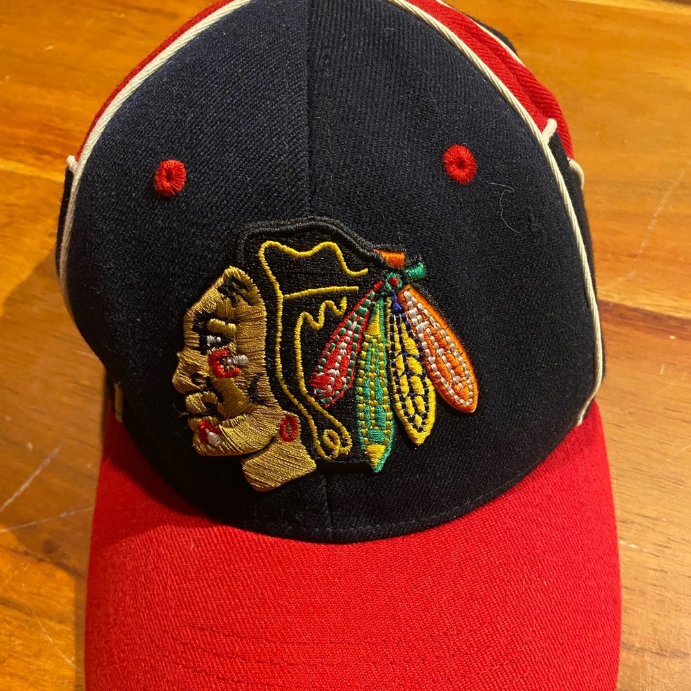NHL Chicago Blackhawks fitted men’s size‎ M-L baseball cap